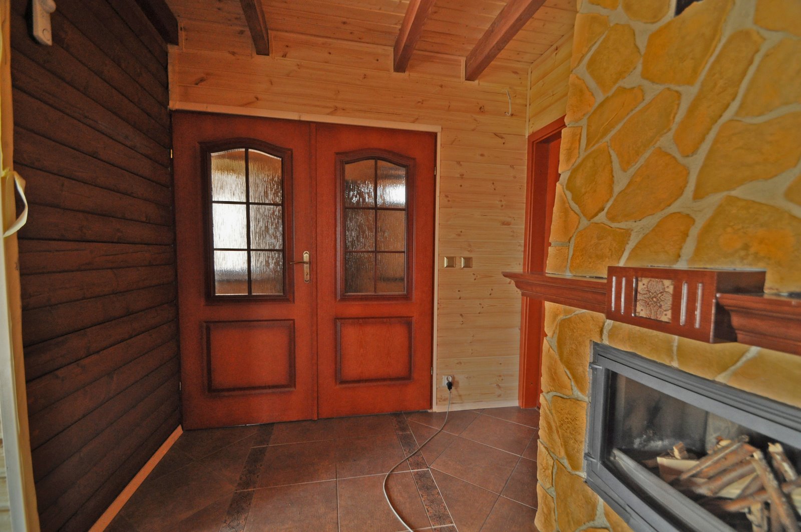 domy z drewna drzwi wejściowe